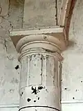 Chapiteau irrégulier au nord du 3e doubleau.