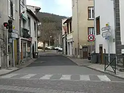 Route départementale 796 en direction du quartier des Mauvaises