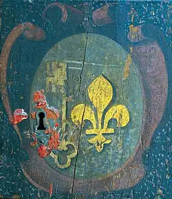 Blason de l'abbaye sur la châsse en bois peint de saint Austremoine (XVIe&nbsp;siècle) réalisée par un artiste nommé « C. Marye ».