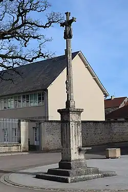 Croix monumentale, place de l'église.