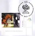 Timbre postal avec cachet de la Deutsche Post émis à l'occasion des jeux équestres mondiaux et de la coupe du monde de football se déroulant en Allemagne la même année