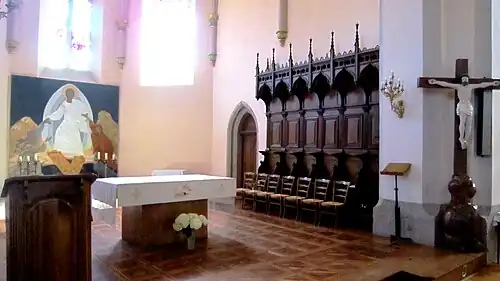 Le chœur et les stalles.