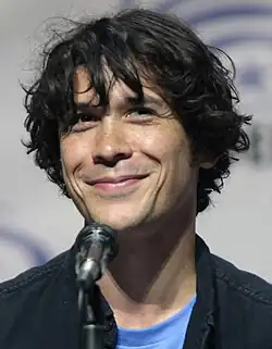 Bob Morley interprète Bellamy.