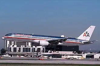 N644AA, le Boeing 757 détourné, ici photographié à l'aéroport international de Los Angeles en janvier 1999.
