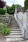 L'escalier qui monte à l'église.