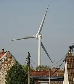Éolienne Lagerwey LW750-52 (2000) à Bondues en France.