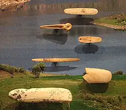 Objets en os (spatules, polissoir, pendentif) provenant de Tell es-Sultan (Jéricho), Néolithique précéramique. Ashmolean Museum.