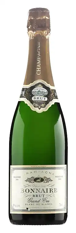 Bouteille de vin effervescent avec son habillage particulier.