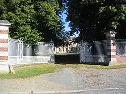 L'entrée du château.