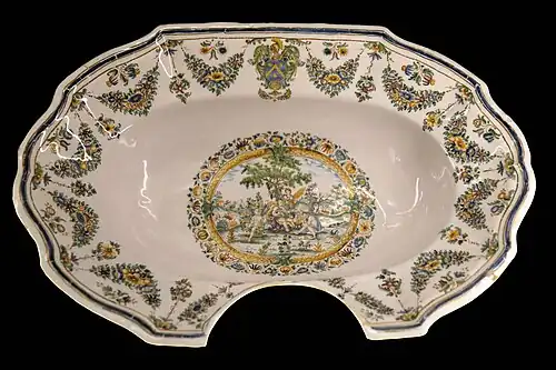 Bassin de toilette ovale.