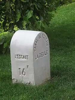 Borne dans le parc Barbieux