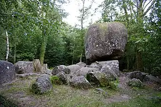 La pierre branlante de Boscartus (Cieux, Haute-Vienne).