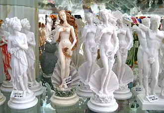 Statuettes dans un magasin de souvenirs en Russie.