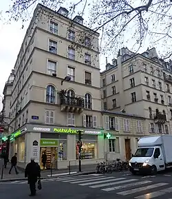 130, boulevard Richard-Lenoir.