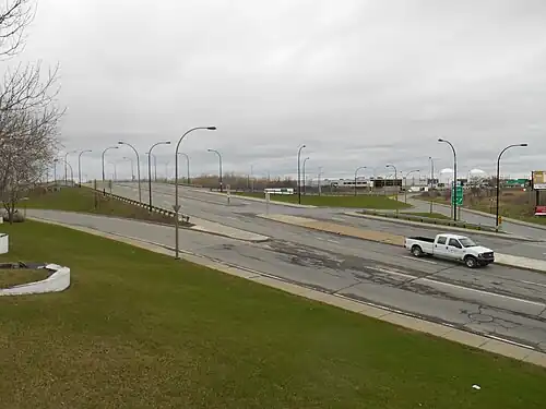 Description de l'image Boulevard Saint-Jean-Baptiste - boulevard Metropolitain Est - 01.JPG.