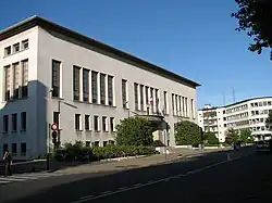 Façade principale de l'hôtel de ville.