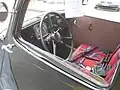 Des plaids écossais, utilisés comme couvertures pour les sièges d'une automobile.