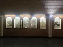 Détail mural de la mezzanine