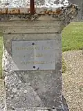 Plaque de noms du calvaire commémoratif.