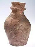 Bouteille du néolithique trouvée à Lann Blaen en Guidel (Musée de Bretagne, Rennes).