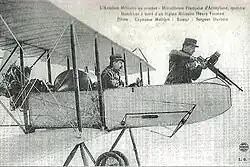 Georges Mailfert ayant monté une mitrailleuse sur son Farman.