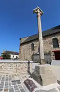 Croix du XVe&nbsp;siècle de l'ancien cimetière qui entourait l'église paroissiale Saint-Malo.