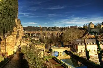 Vue des ponts de la ville basse.