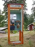 Ancienne cabine téléphonique dans la campagne suédoise (2010)