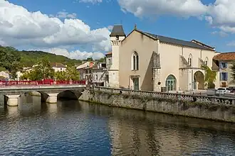 L'ancienne église Notre-Dame et le pont de l'Abbaye.