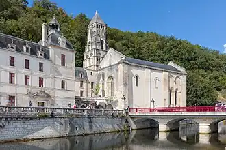 Vue depuis la rive opposée de la Dronne.