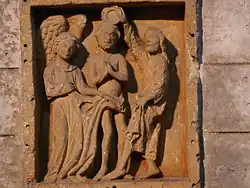 Bas-relief du XIVe&nbsp;siècle (le baptême du Christ).
