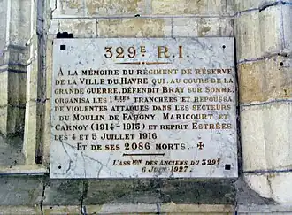 Plaque à la mémoire du 329e&nbsp;régiment d'infanterie, dans l'église.