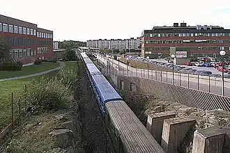 Le centre et une rame de métro.