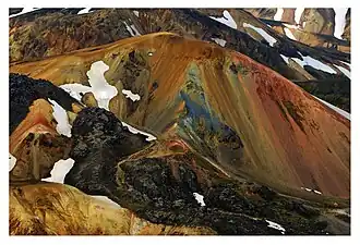 Variations de couleurs de la montagne Brennisteinsalda.