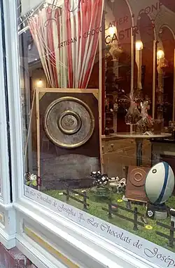 Réplique du Bouclier de Brennus réalisé par un artisan chocolatier à Castres.