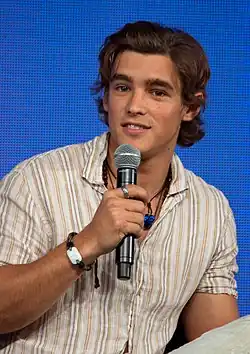 Brenton Thwaites incarne Richard « Dick » Grayson
