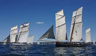 Les deux bisquines, La Granvillaise et sa rivale  et amie bretonne La Cancalaise, lors de Brest 2016.