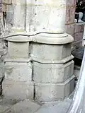 Bases au milieu du chevet.