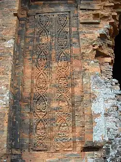 Tháp Bánh Ít (Tuy Phước). Brique sculptée et polie, XIe&nbsp;siècle