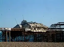 Effondrement partiel de la salle de concert en 2003.