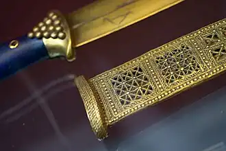 Dague et fourreau en or, tombe PG 580.