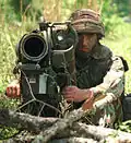 Un Royal Marine en 1995 avec un poste de tir Milan de face.