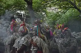 Préparatifs pour la célébration automnale de Bono-na, fête des récoltes où sont honorés les divinités minaro ou brokpa. Une communauté du nord du Ladakh.