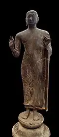 Buddha. Découvert à Đong Dương, (origine: Sri Lanka ?) VIIIe-IXe env. Bronze, H. 119&nbsp;cm.Musée d'Histoire du Vietnam,