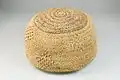Couvre-chef en raphia (Brooklyn Museum).