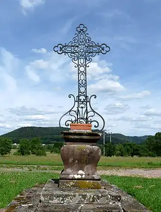 Croix en fer forgé du XVIIIe&nbsp;siècle.