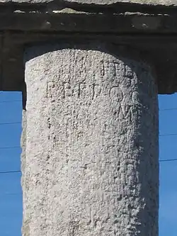 La borne milliaire de Bruère-Allichamps située sur la route antique menant de Avaricum à Mediolanum.