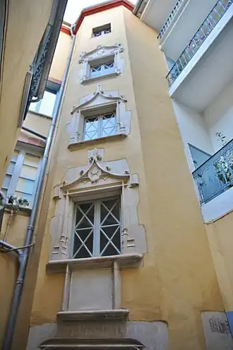 La tour capitulaire de l'hôtel Bruni.