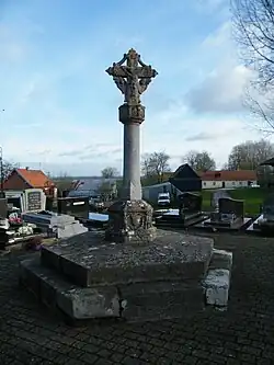 Calvaire dans le cimetière.