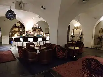 Le bar de l’hôtel.